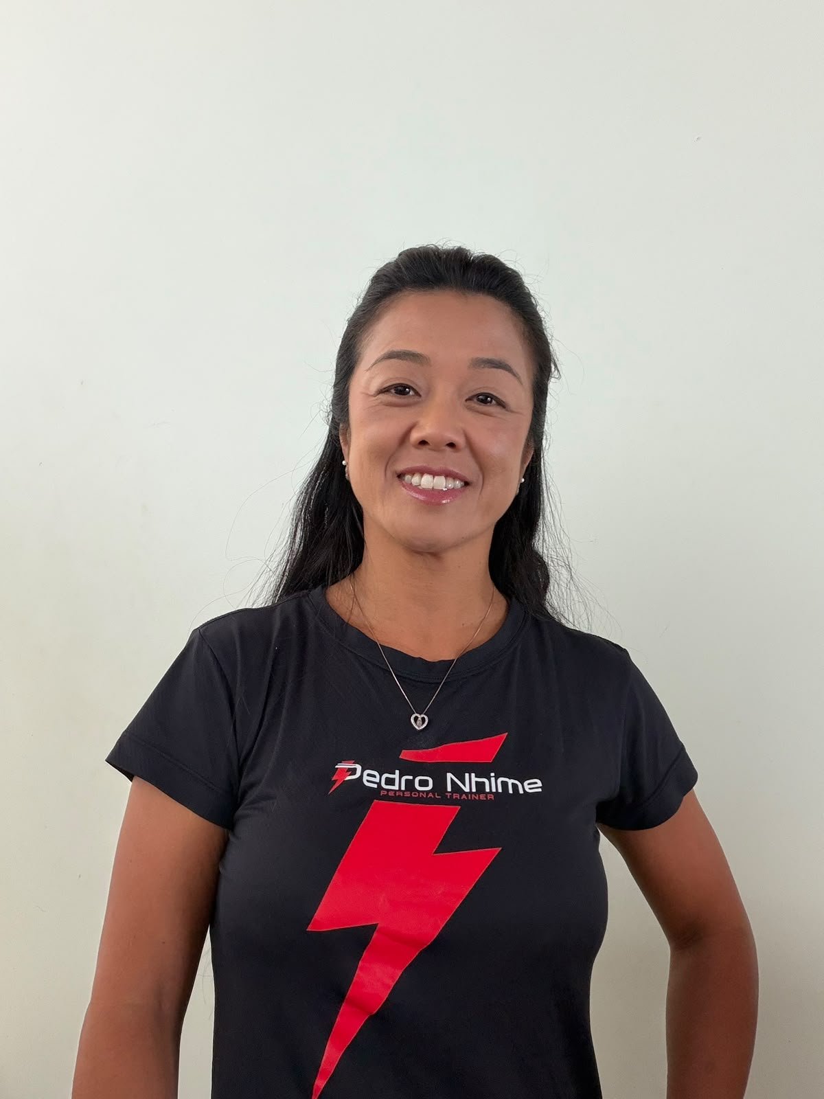 Renata Matsuda usando camiseta Pedro Nhime